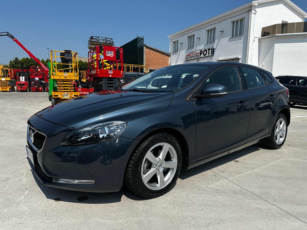 VOLVO V40 D2 'eco' Momentum OK NEOPATENTATO