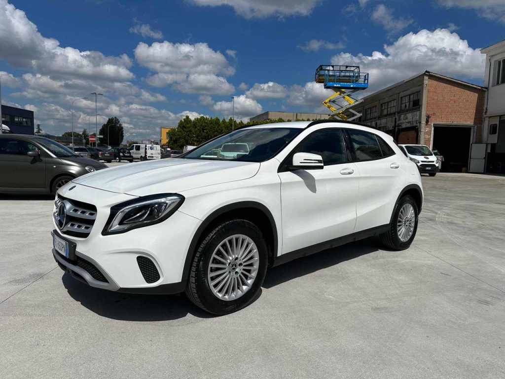 MERCEDES-BENZ GLA 180 usata