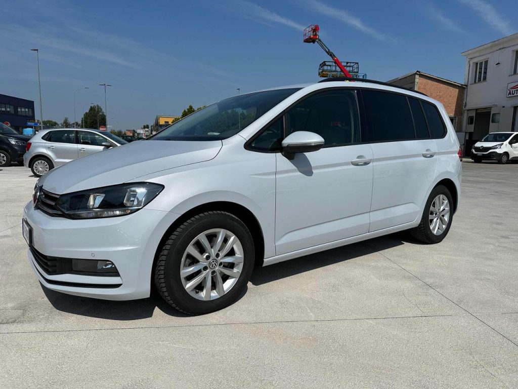 VOLKSWAGEN Touran usata