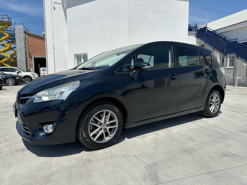 TOYOTA Verso usata